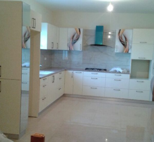 מטבח יוקרתי לבן