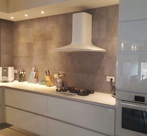 מטבח מודרני לבן